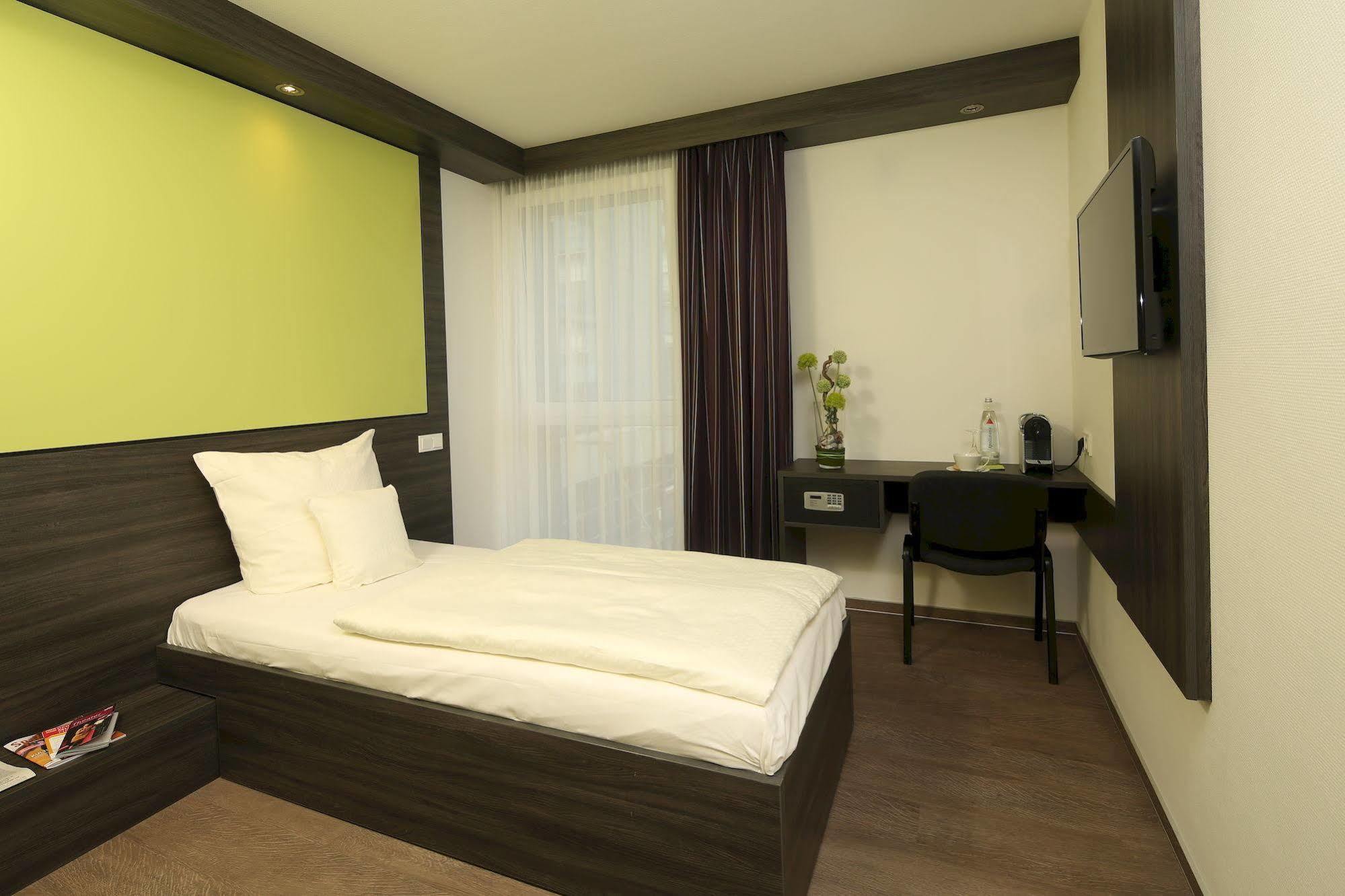 Economy-Hotel อูล์ม ภายนอก รูปภาพ